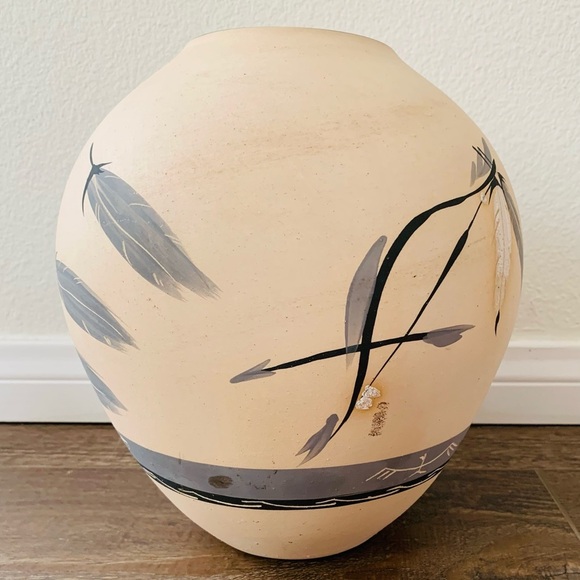 Vintage Native American Pottery Vase Signed By Grey Father, 1985 - Picture 3 of 13